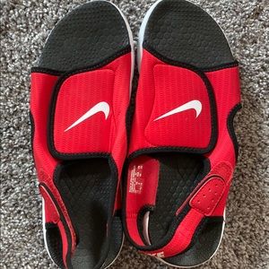 Nike sandals (7Y)